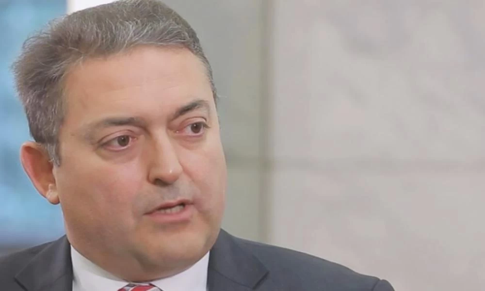 Βασιλακόπουλος: «Είμαστε πλούσιος λαός – Το πρόστιμο για τους ανεμβολίαστους να αφαιρείται από τη σύνταξη»